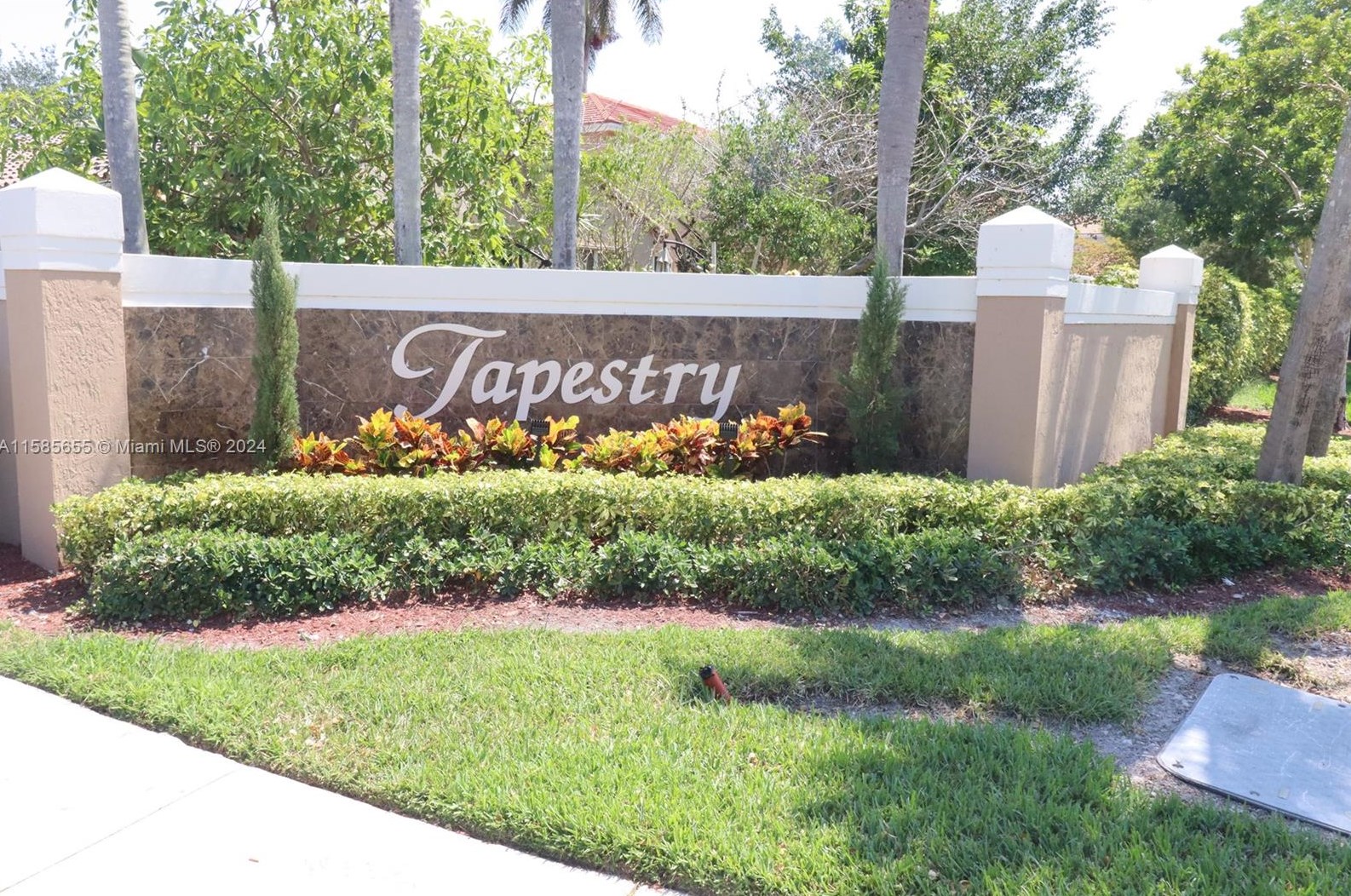 19250 Nw 22nd St, Hollywood, FL 33029