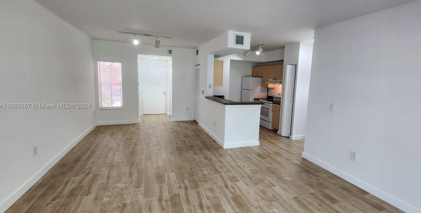 2403 Centergate Dr #104, Hollywood, FL 33025