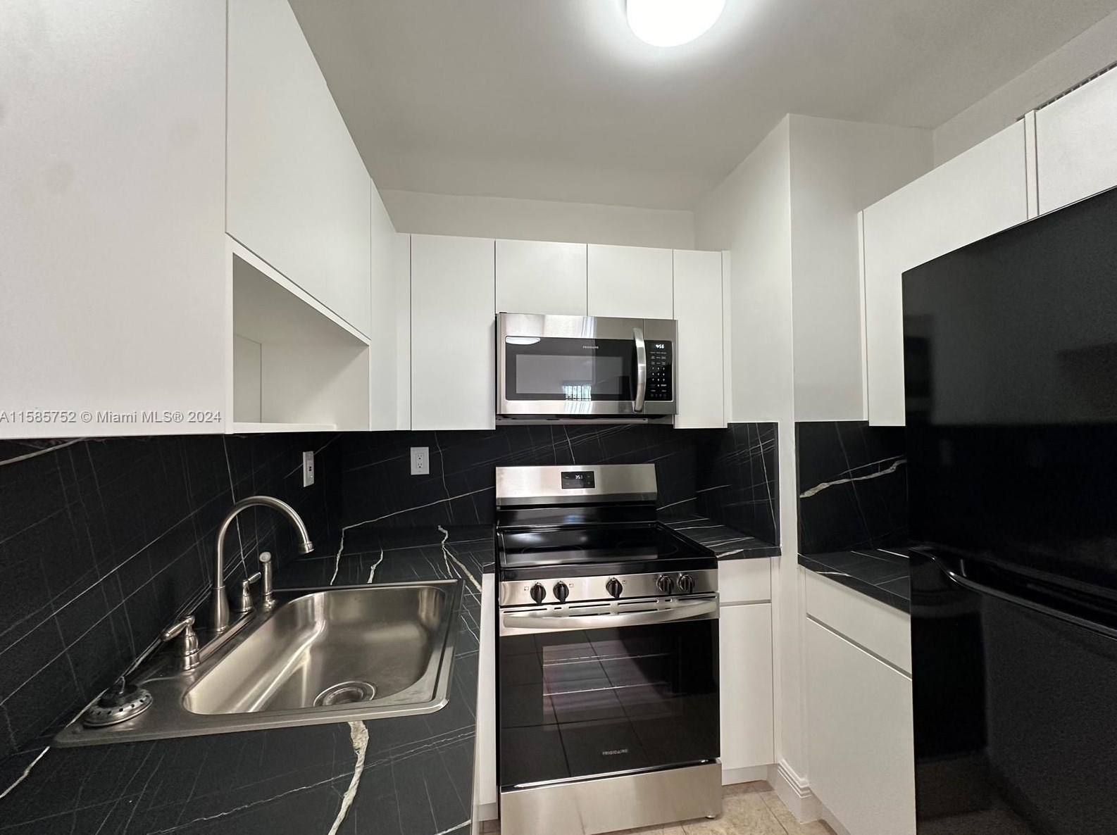 1481 W 41st St #114, Hialeah, FL 33012