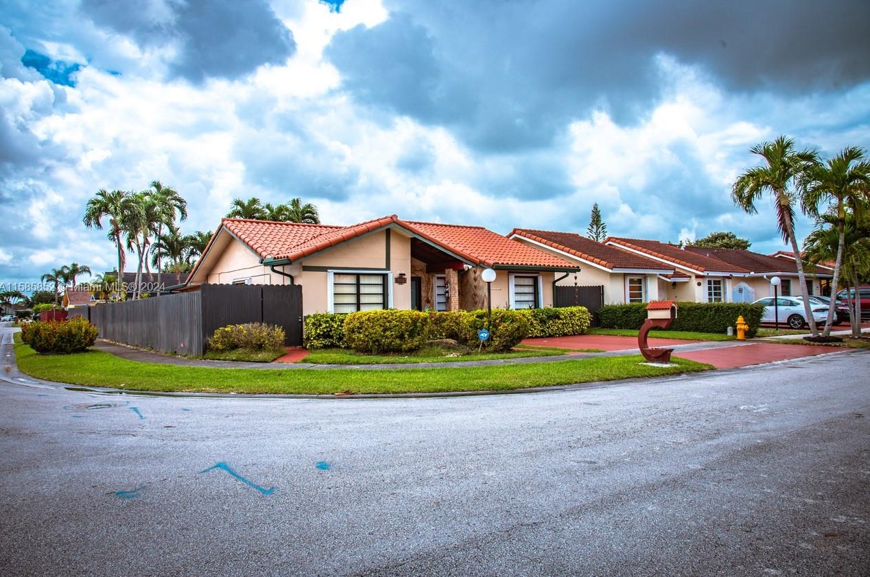 14512 96th Ter, Miami, FL 33186-6922