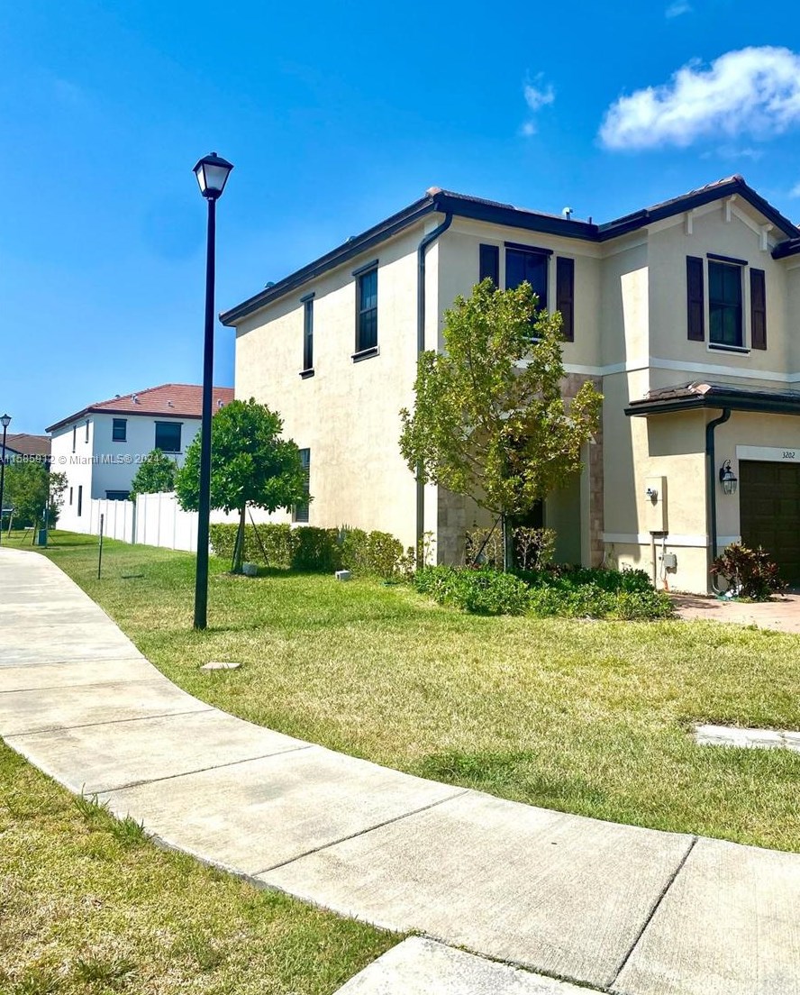 3202 W 108th St, Hialeah, FL 33018