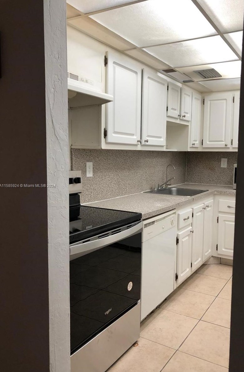 1805 Sans Souci Blvd, Miami FL 33181-3017 exterior