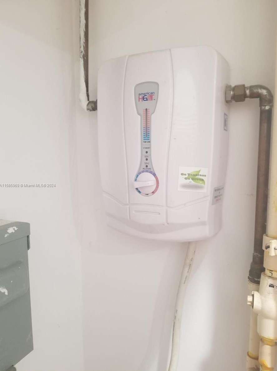 1345 Pennsylvania Ave, Miami FL  33139-4004 exterior