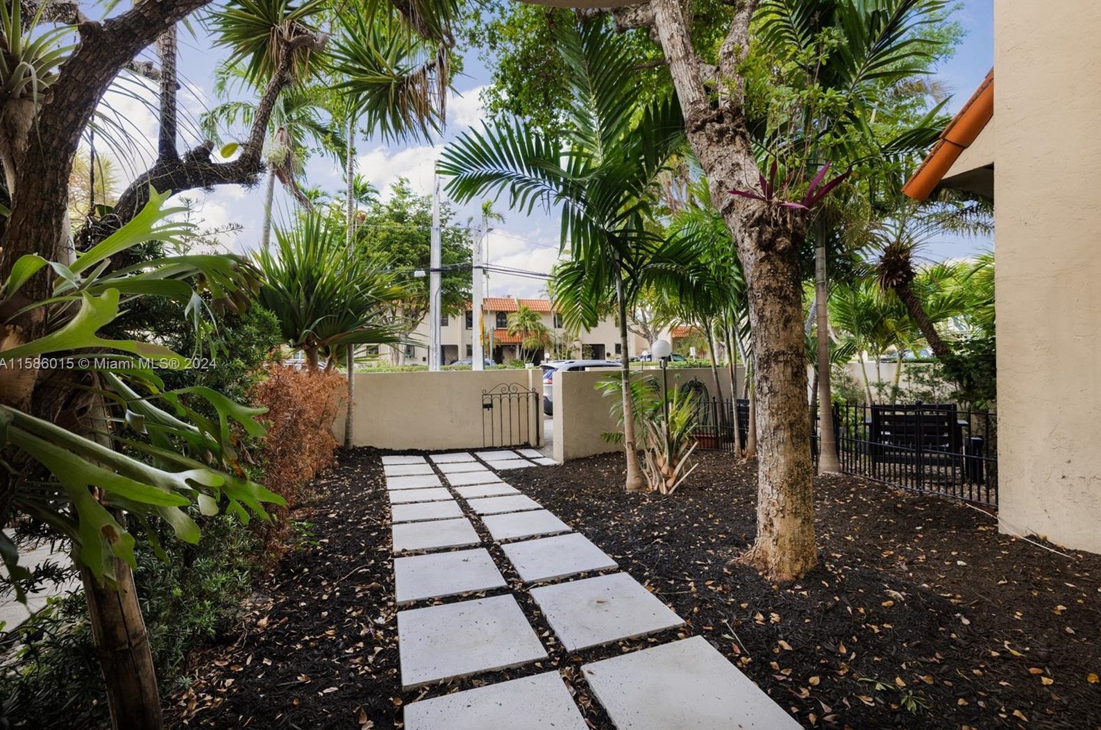 1553 Ne 105th St #2-9, Miami, FL 33181
