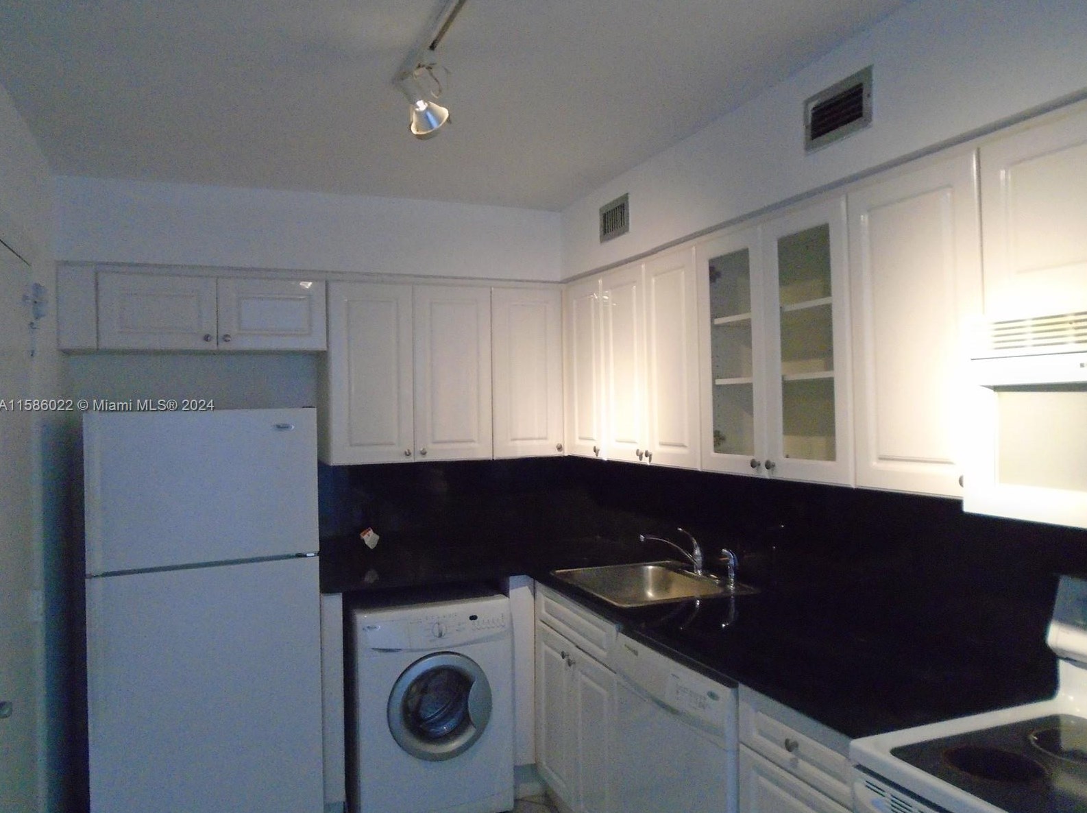 6770 Indian Creek Dr, Miami Beach FL  33141-5702 exterior