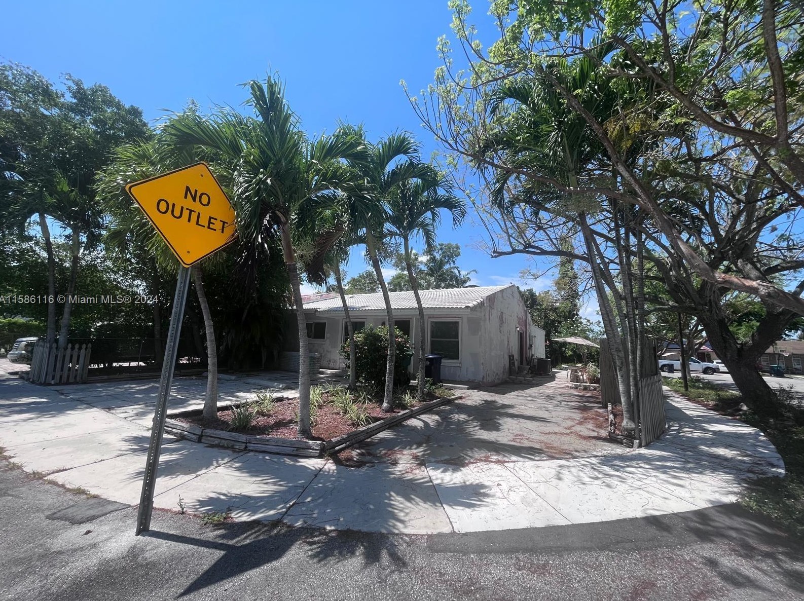 12903 51st St, Miami, FL 33175-5315
