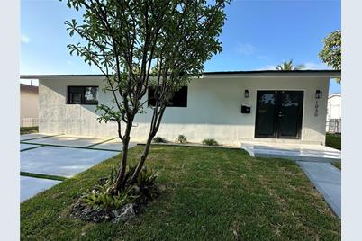 1030 NW 57th St - Photo 1