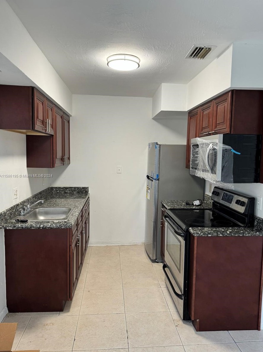 1721 Plunkett St, Hollywood, FL 33020-6445
