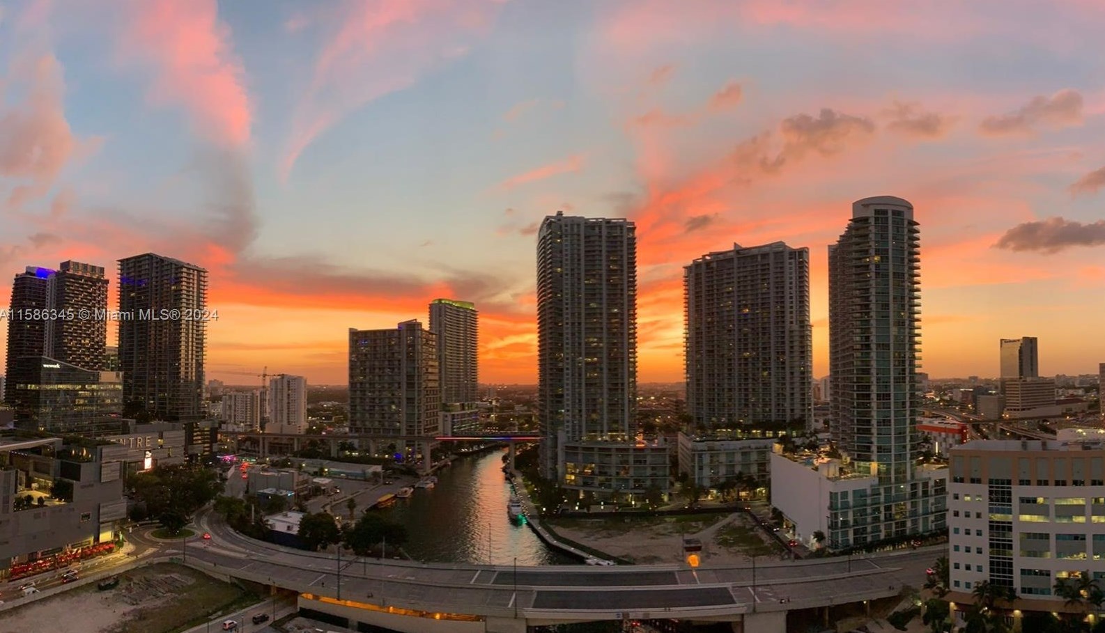 31 5th St, Miami FL 33131-2505 exterior