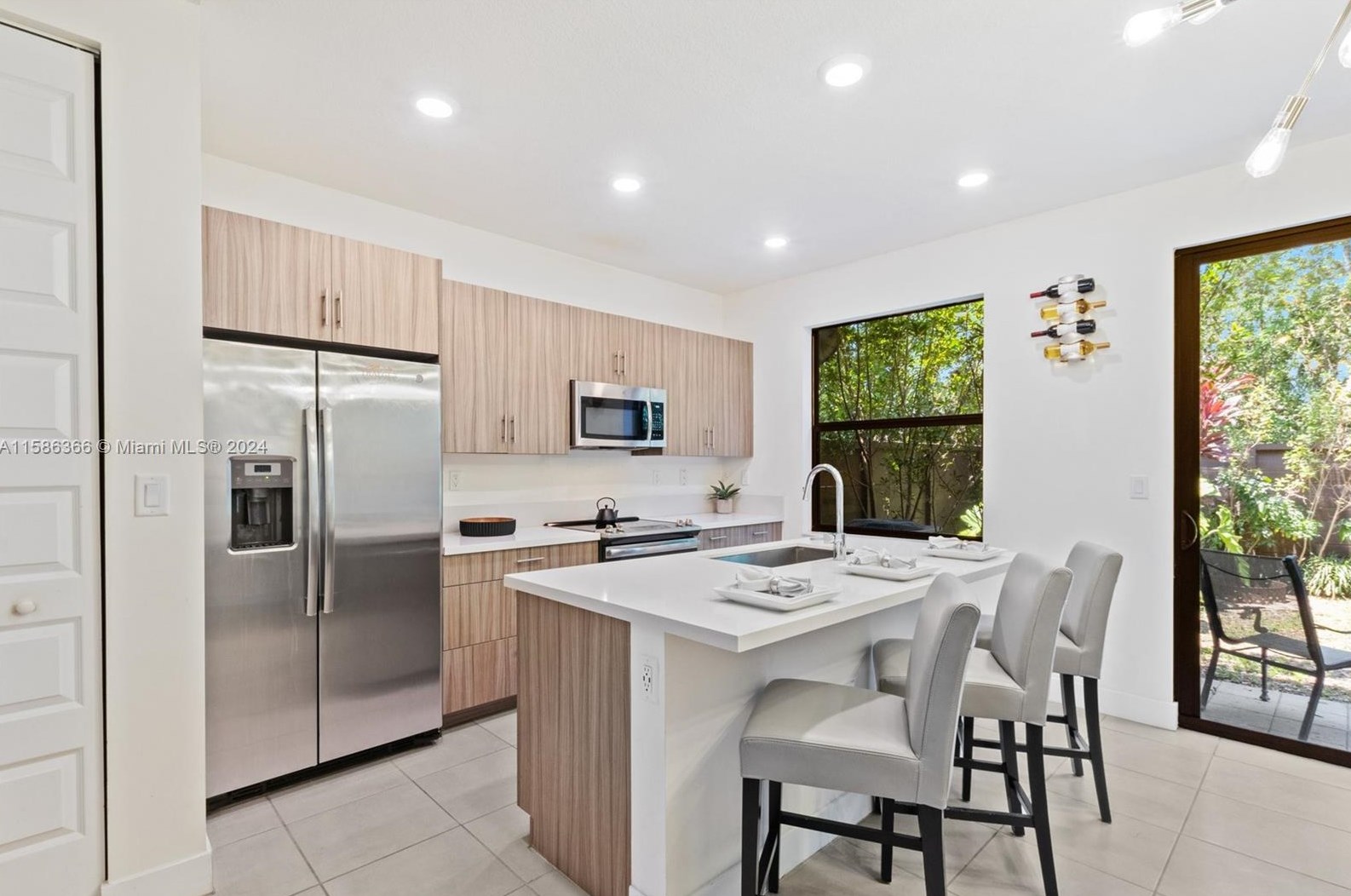 15824 91 Ct, Hialeah FL  33018-1990 exterior