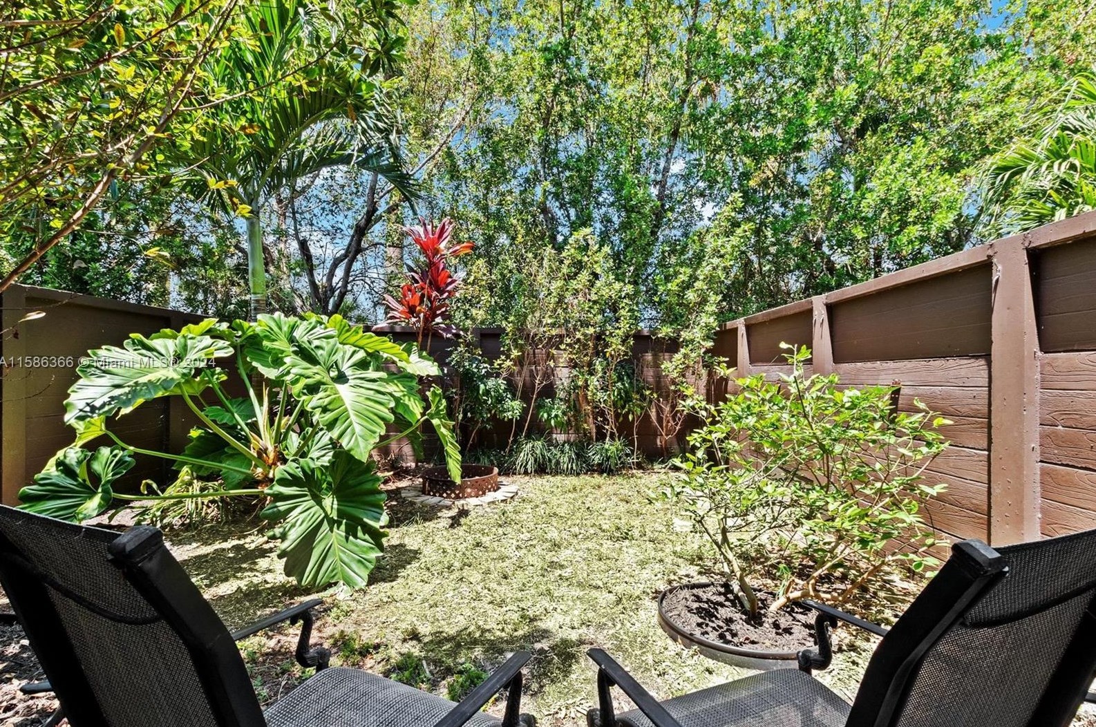 15824 91 Ct, Hialeah FL  33018-1990 exterior