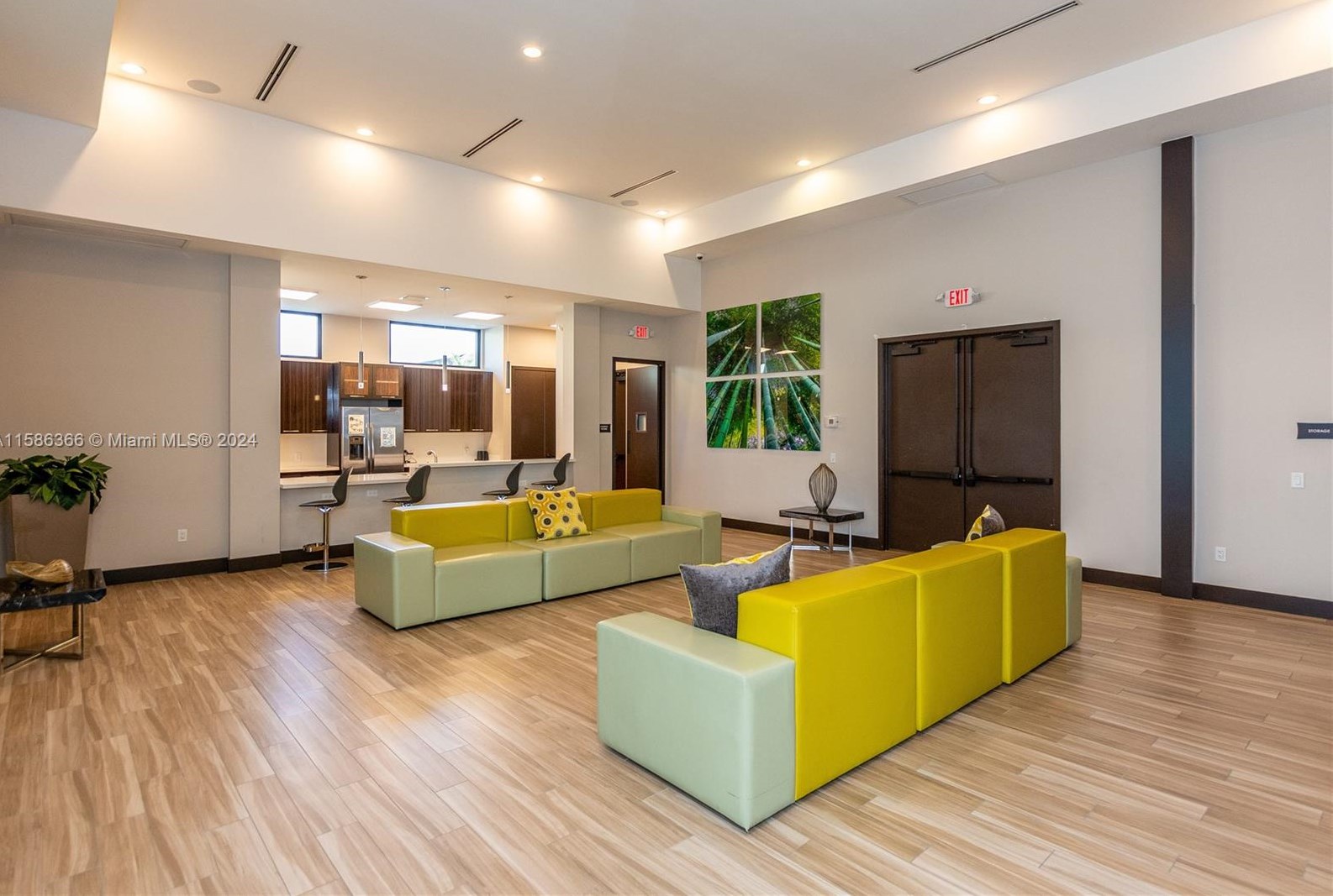 15824 91 Ct, Hialeah FL  33018-1990 exterior