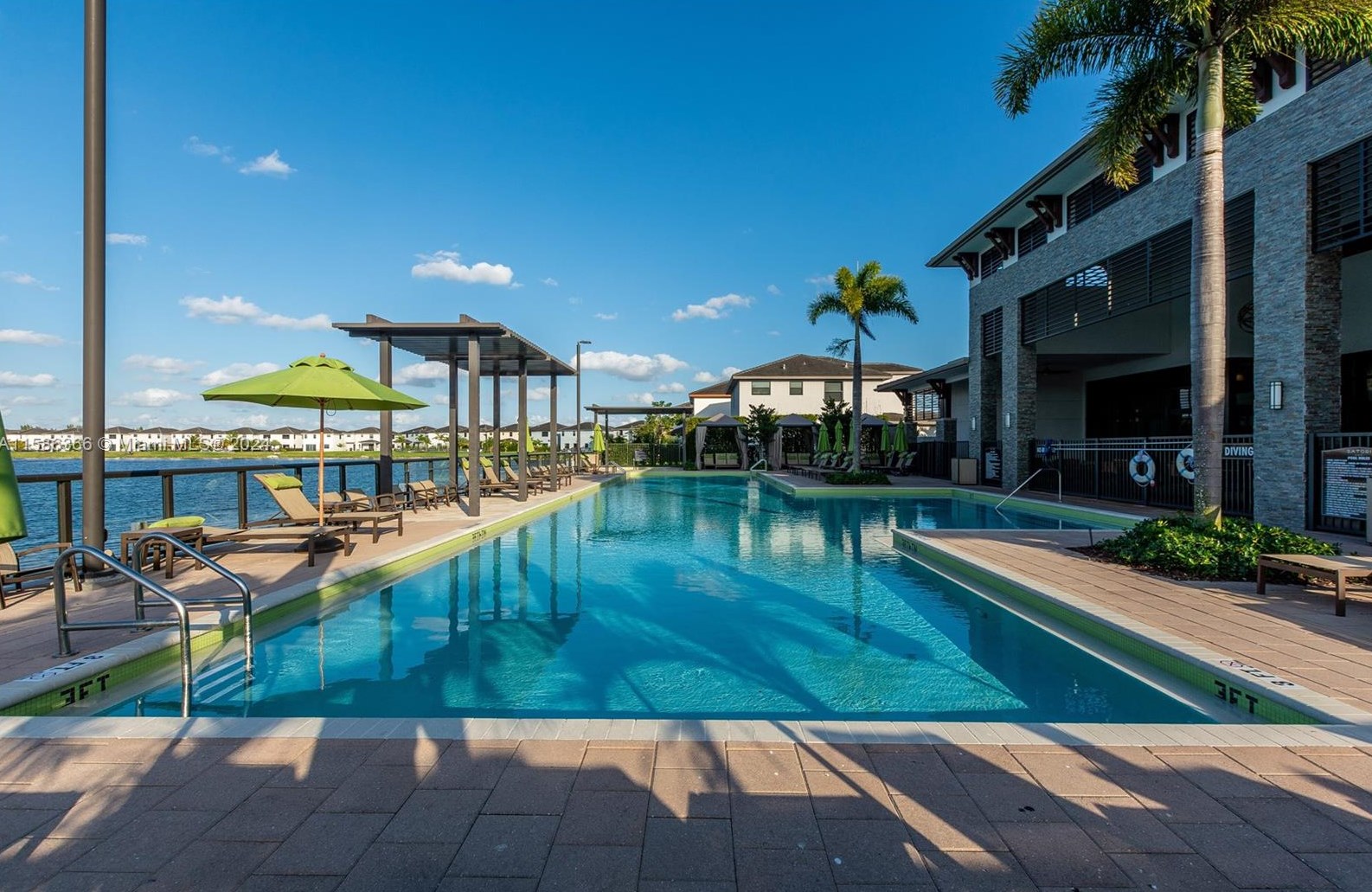 15824 91 Ct, Hialeah FL  33018-1990 exterior