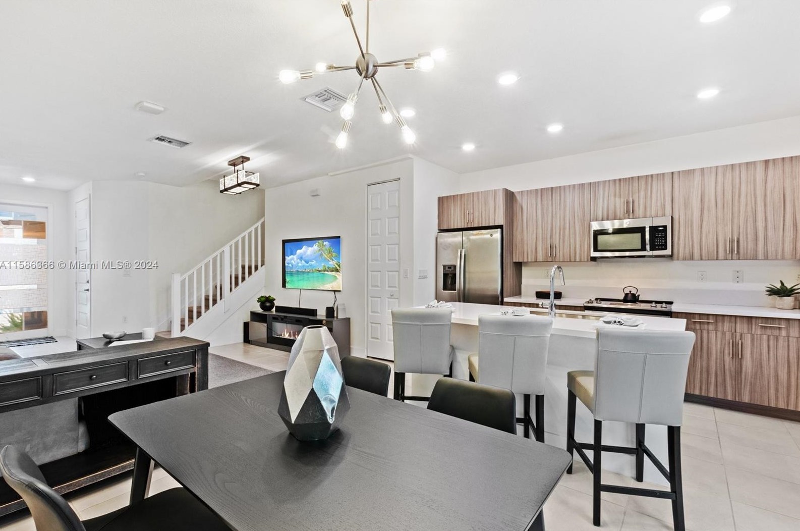 15824 91 Ct, Hialeah FL  33018-1990 exterior