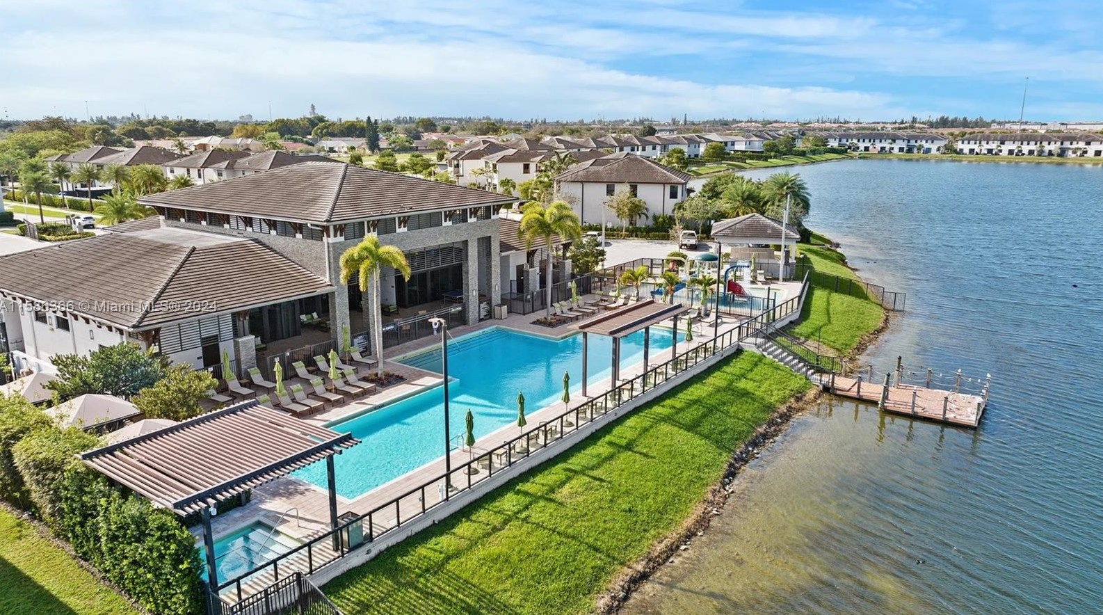 15824 91 Ct, Hialeah FL  33018-1990 exterior