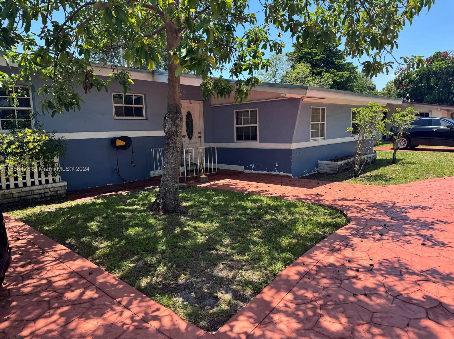560 175th Ter, Miami, FL 33162-1948