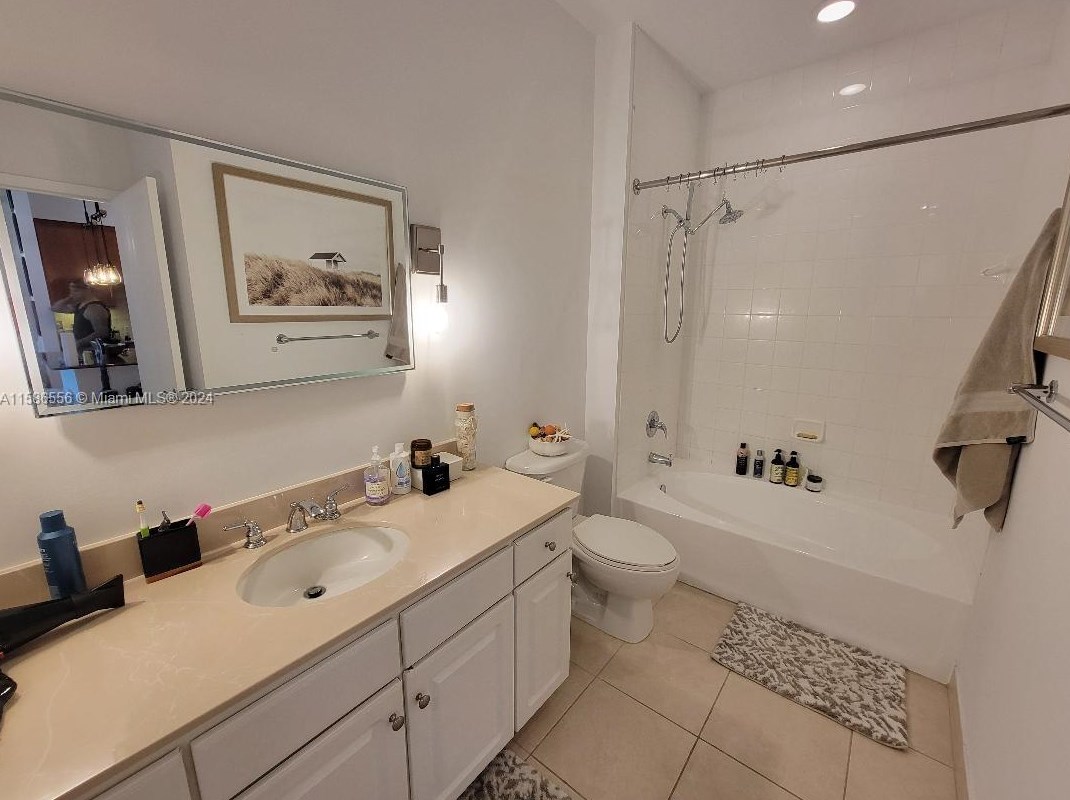 2001 Biscayne Blvd, Miami FL 33137-5009 exterior