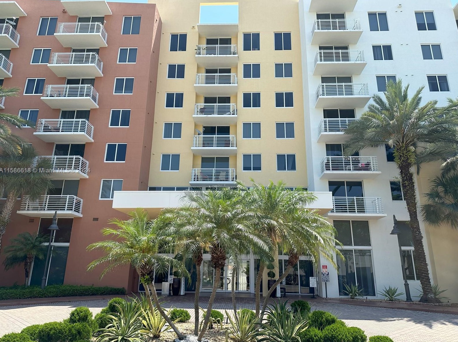 2775 Ne 187th St Apt 528, Miami, FL 33180