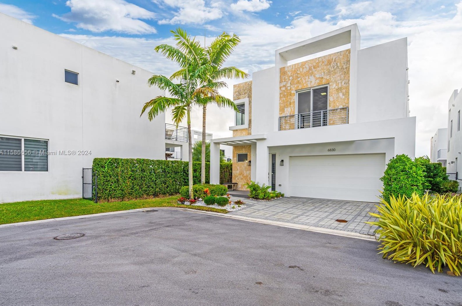 6830 103rd Ave, Miami, FL 33178-3904