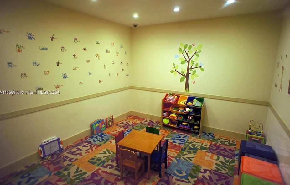 1331 Brickell Bay Dr, Miami FL  33131-3690 exterior