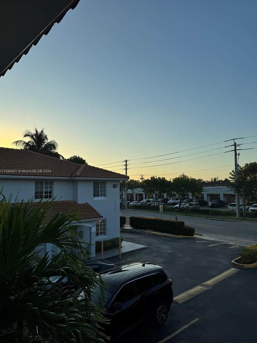 3526 W 76th St #204, Hialeah, FL 33018