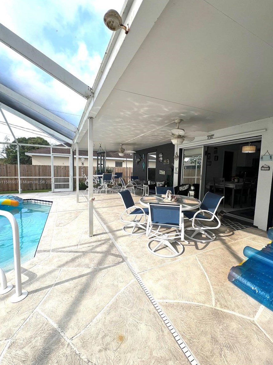 131 Friar St, Fort Pierce FL  34983-1564 exterior