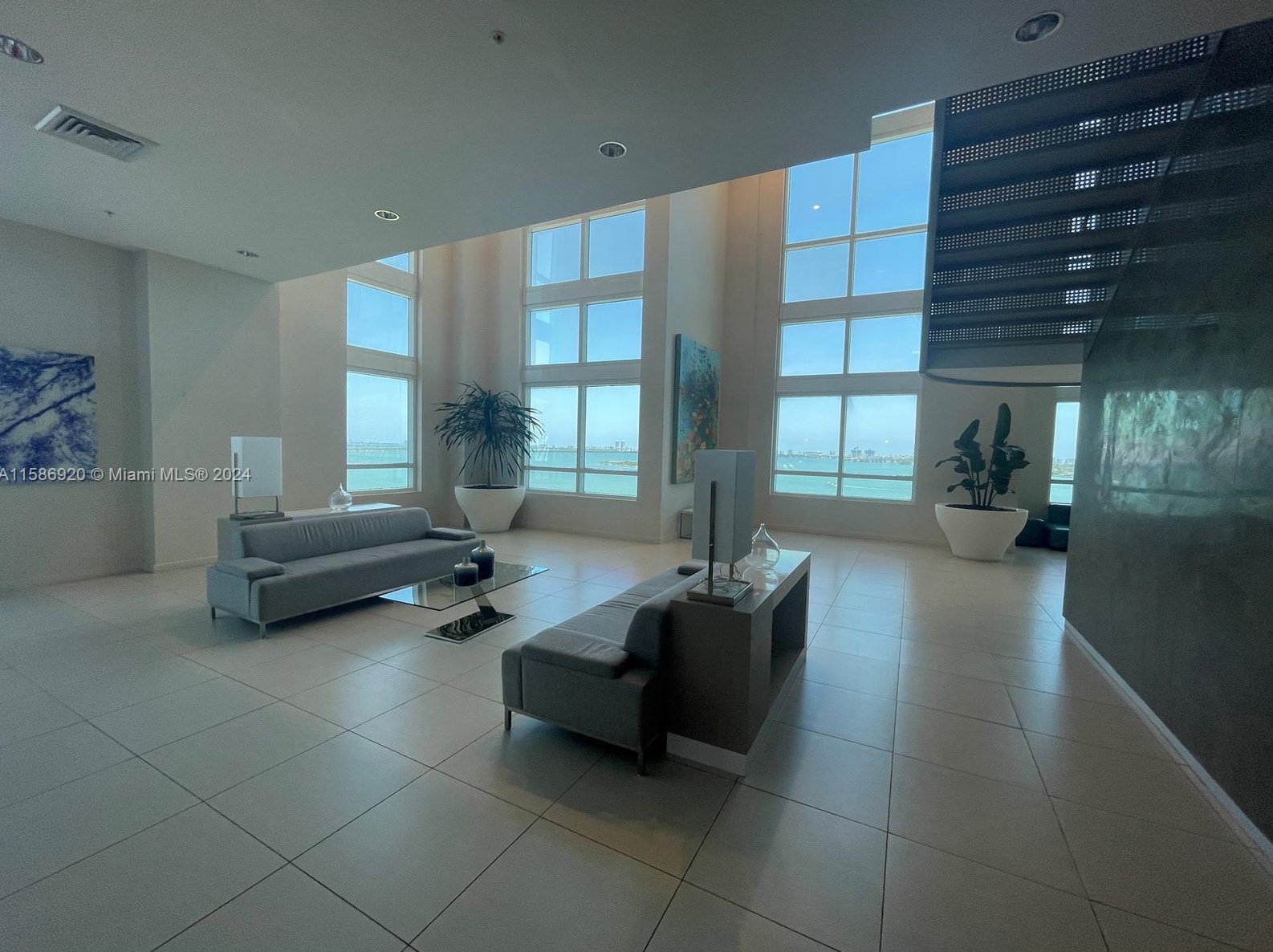 1900 Bayshore Dr, Miami FL  33133-3217 exterior