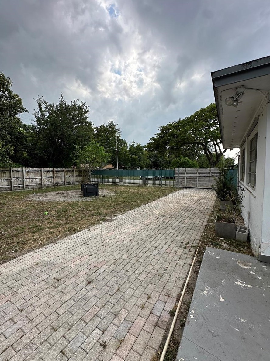 1300 134 St, Miami FL 33161-4352 exterior