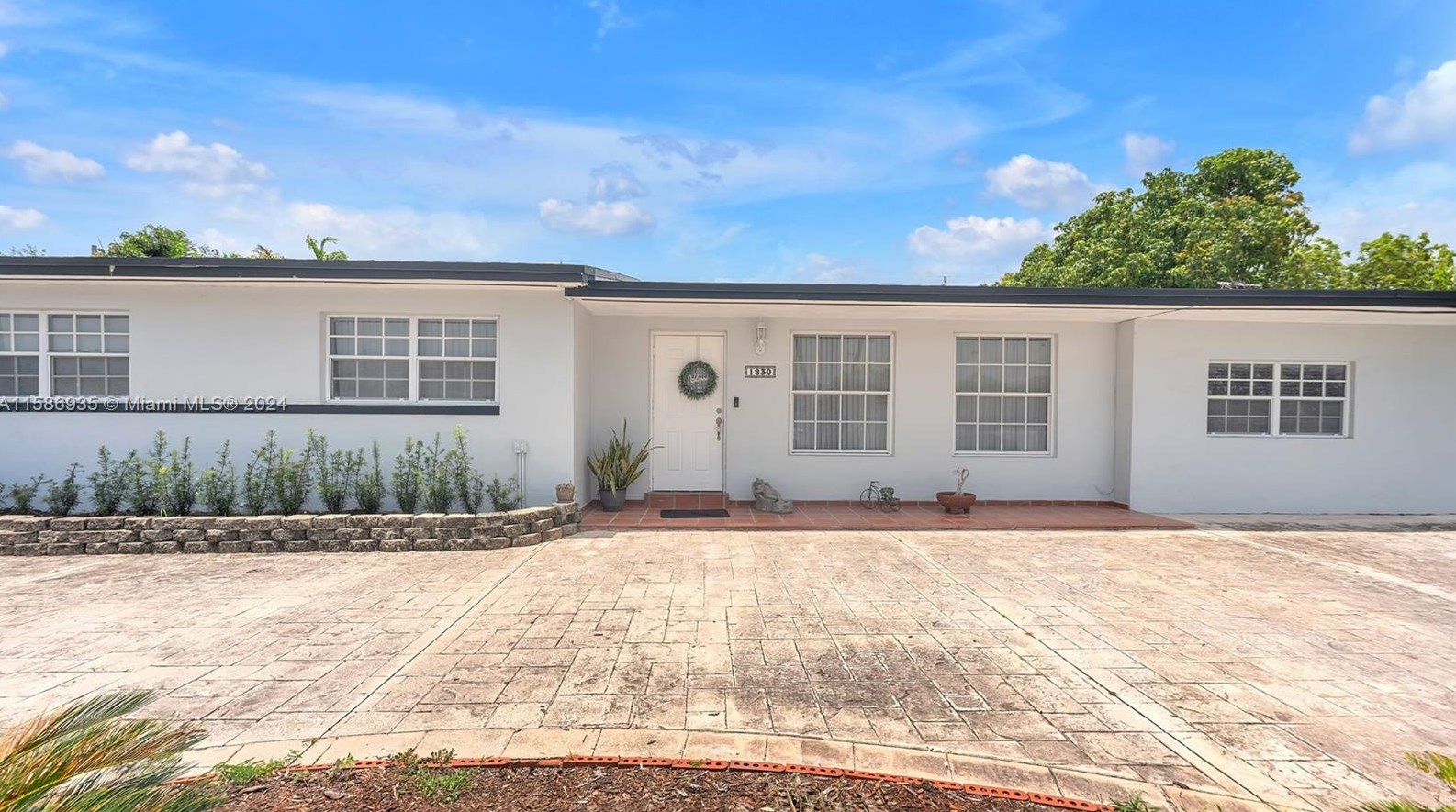 1830 92 Ct, Miami FL 33189-2464 exterior