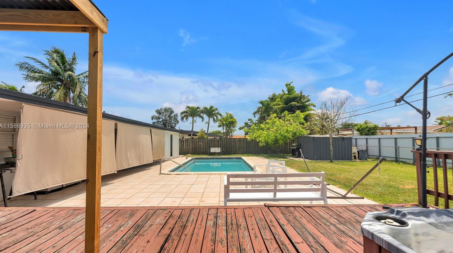 1830 92 Ct, Miami FL 33189-2464 exterior