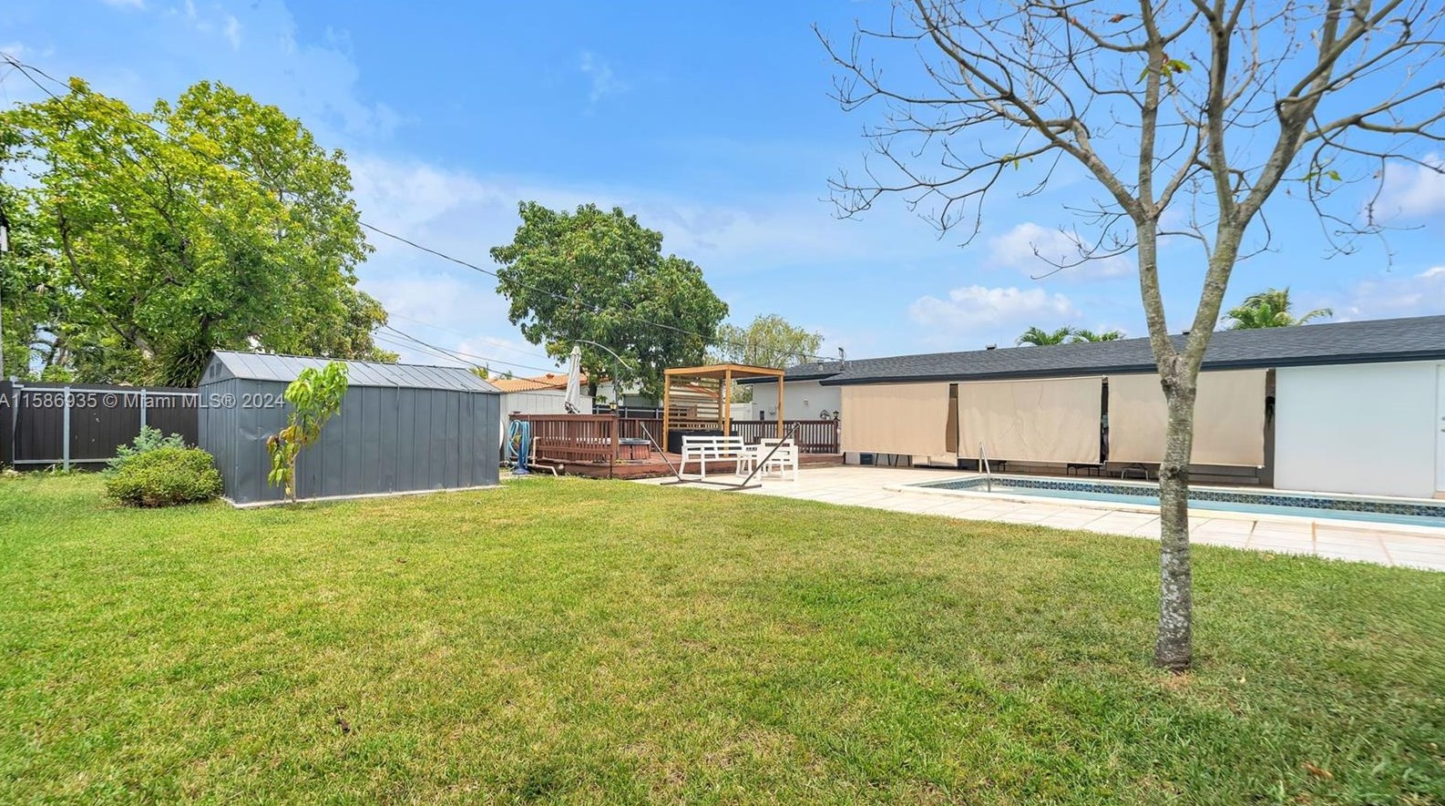 1830 92 Ct, Miami FL 33189-2464 exterior