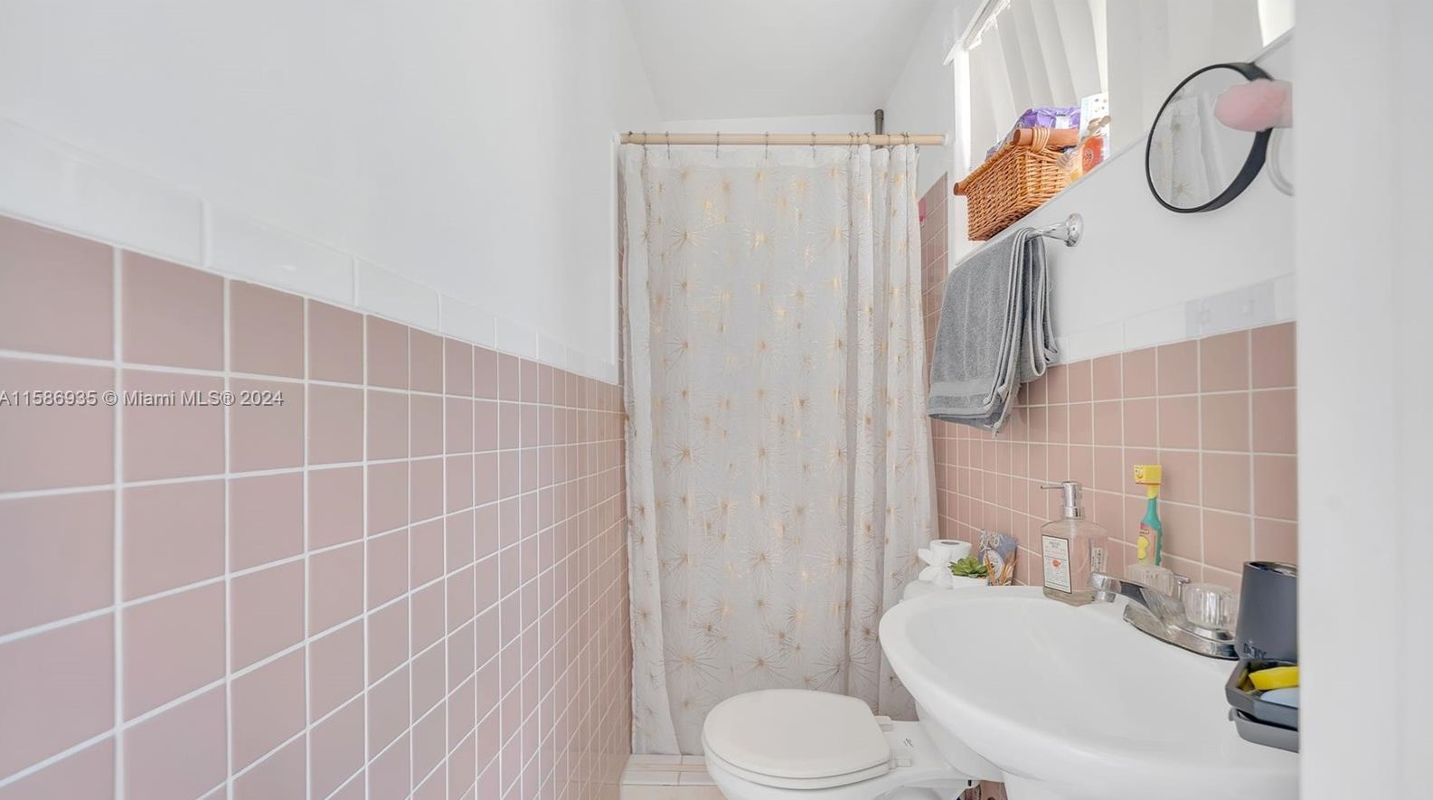 1830 92 Ct, Miami FL 33189-2464 exterior