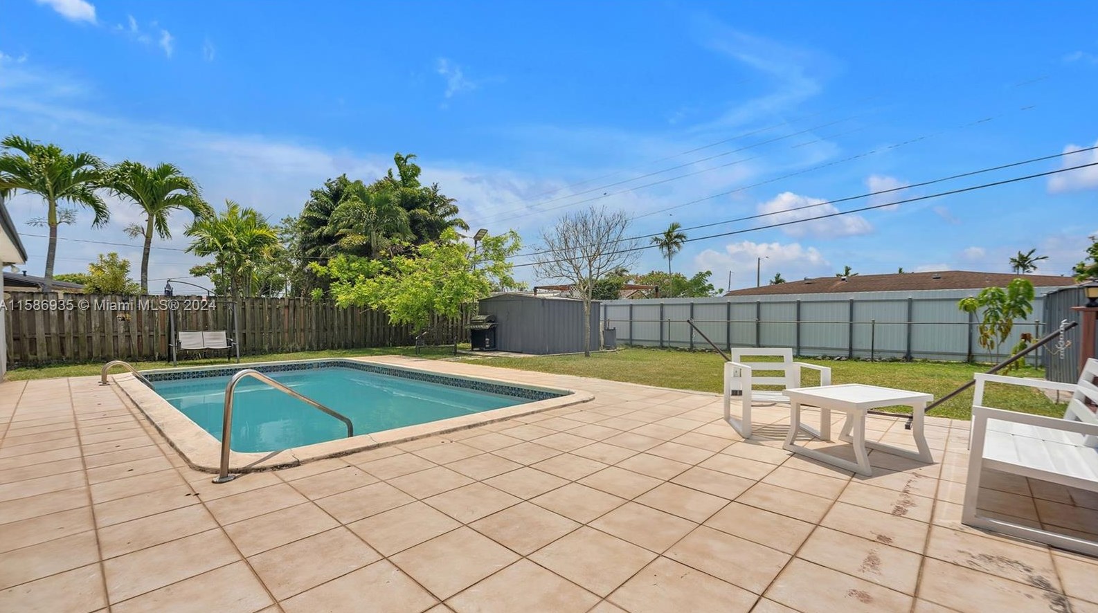 1830 92 Ct, Miami FL 33189-2464 exterior