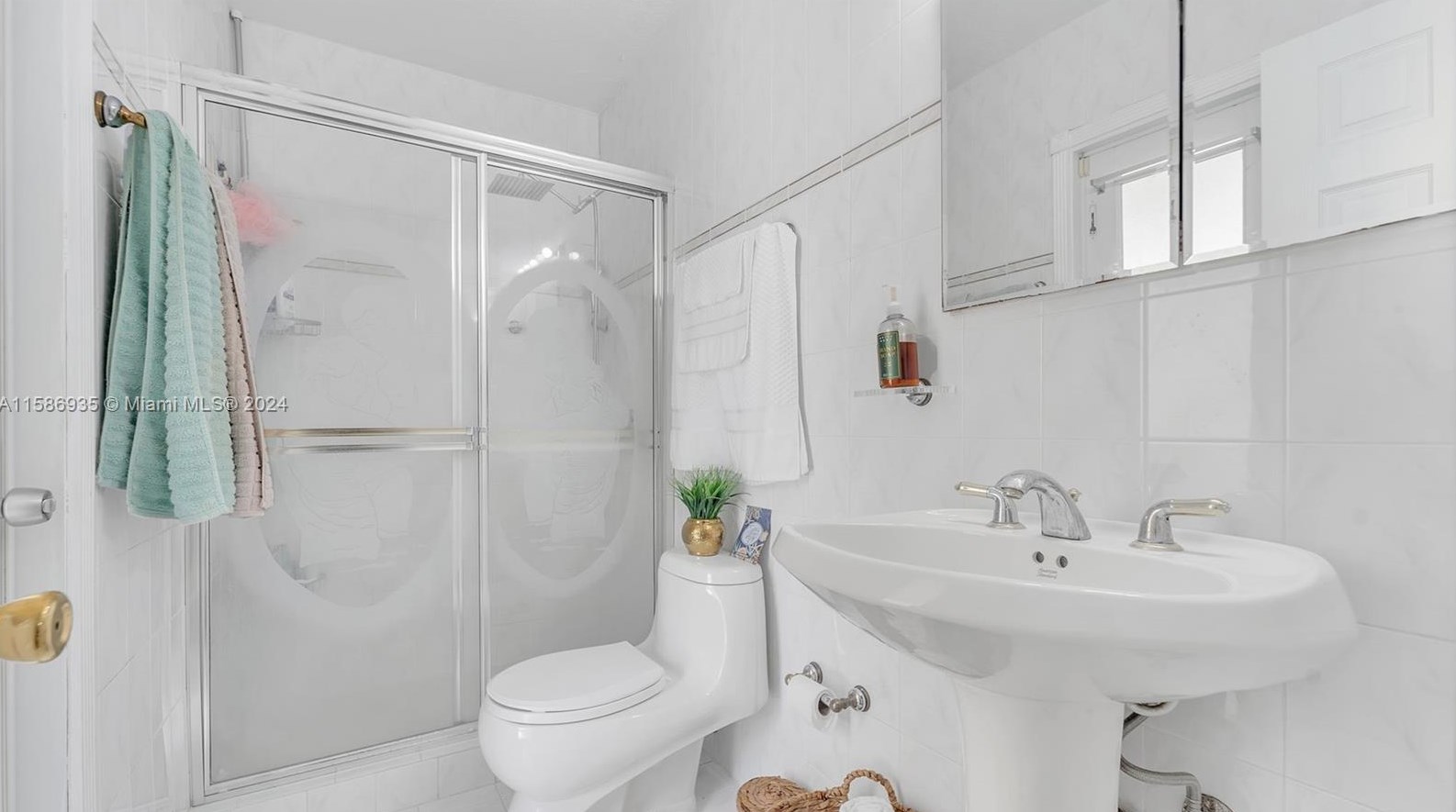 1830 92 Ct, Miami FL 33189-2464 exterior