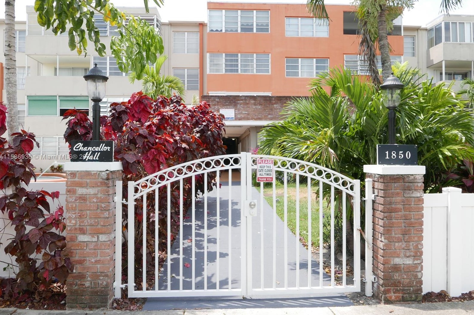 1850 Ne 169th St Apt 303, Miami, FL 33162