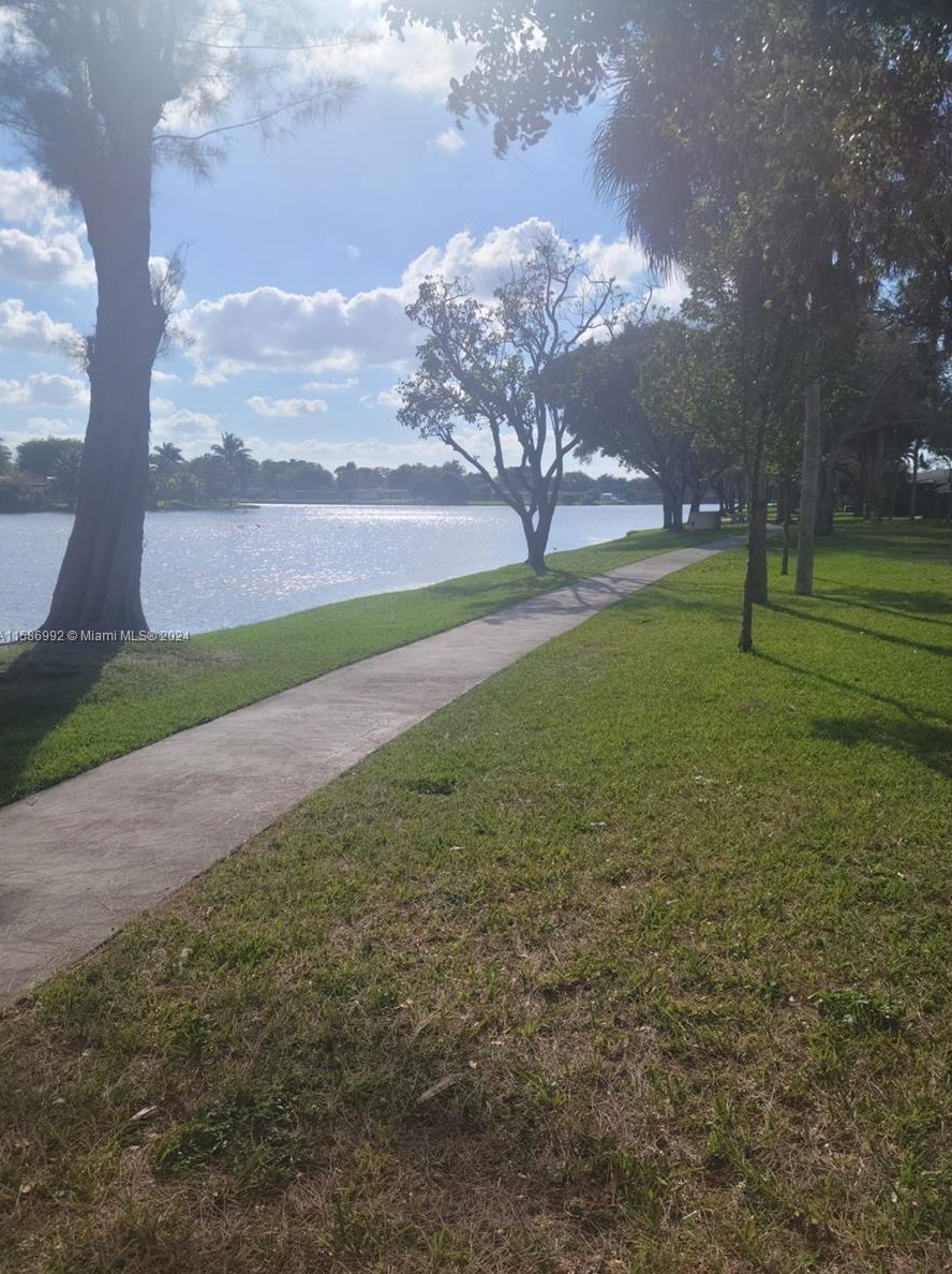 2310 Plum Ct, Hollywood, FL 33026-1628