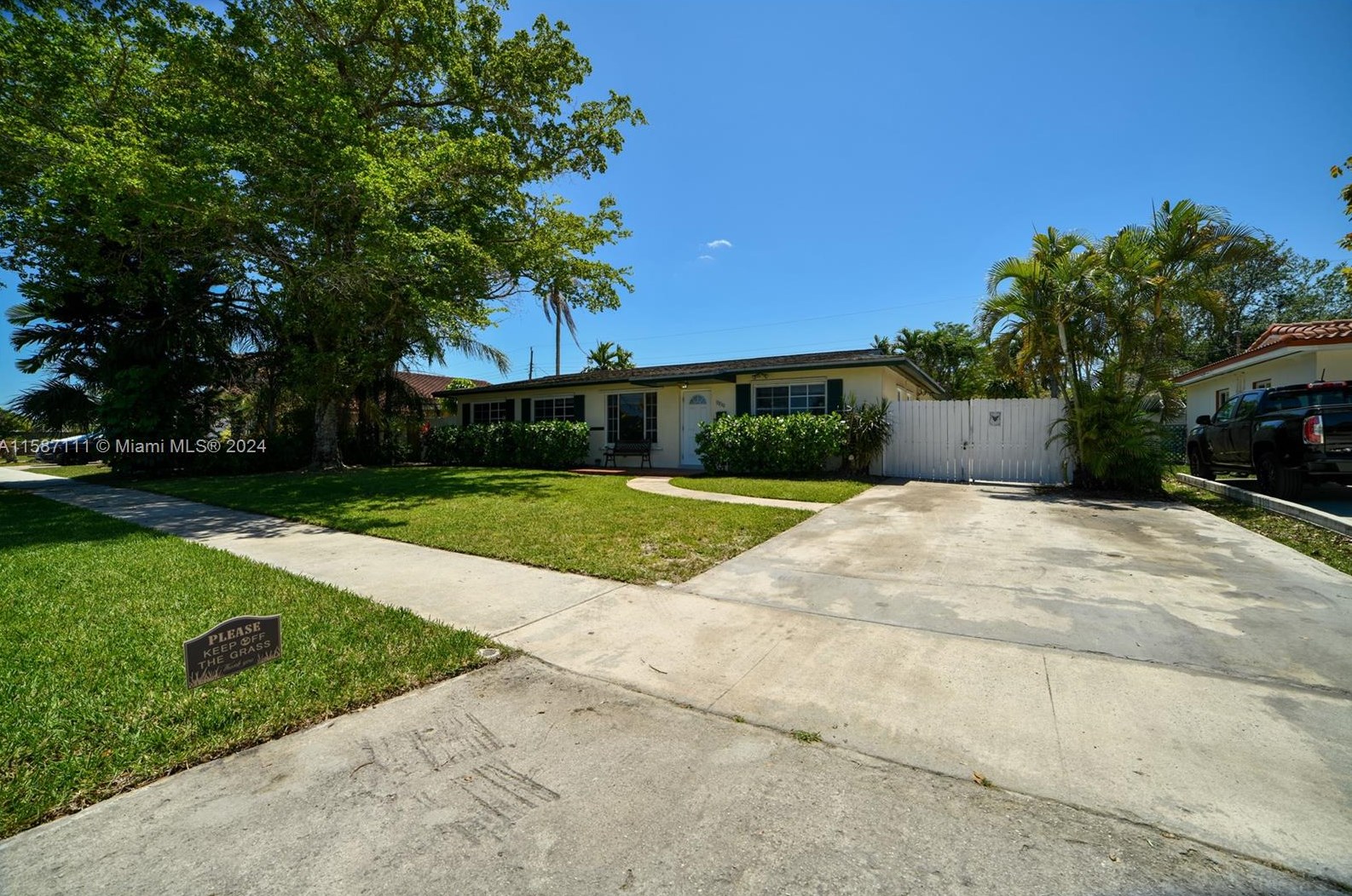 9830 Sw 80th Dr, Miami, FL 33173