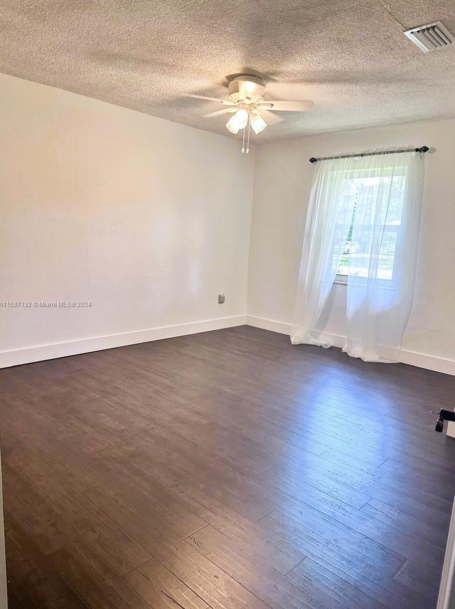 915 118th St, Miami, FL 33161-6437