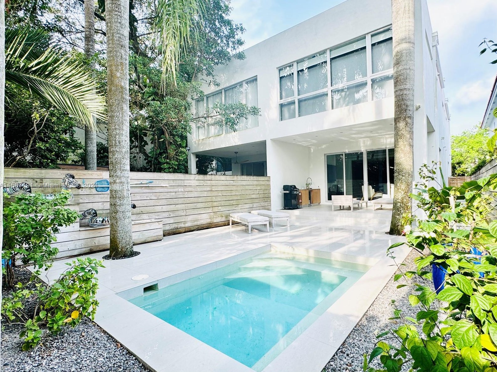2975 Bridgeport Ave, Miami, FL 33133-3608