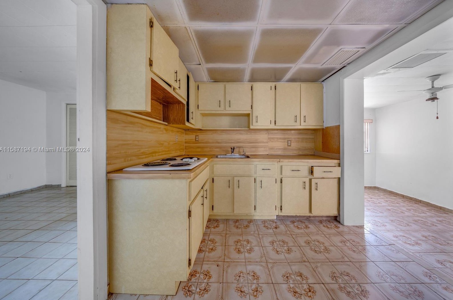 654 35 St, Hialeah FL  33012-4828 exterior