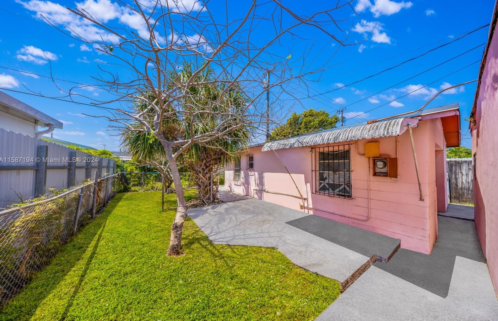 654 35 St, Hialeah FL  33012-4828 exterior