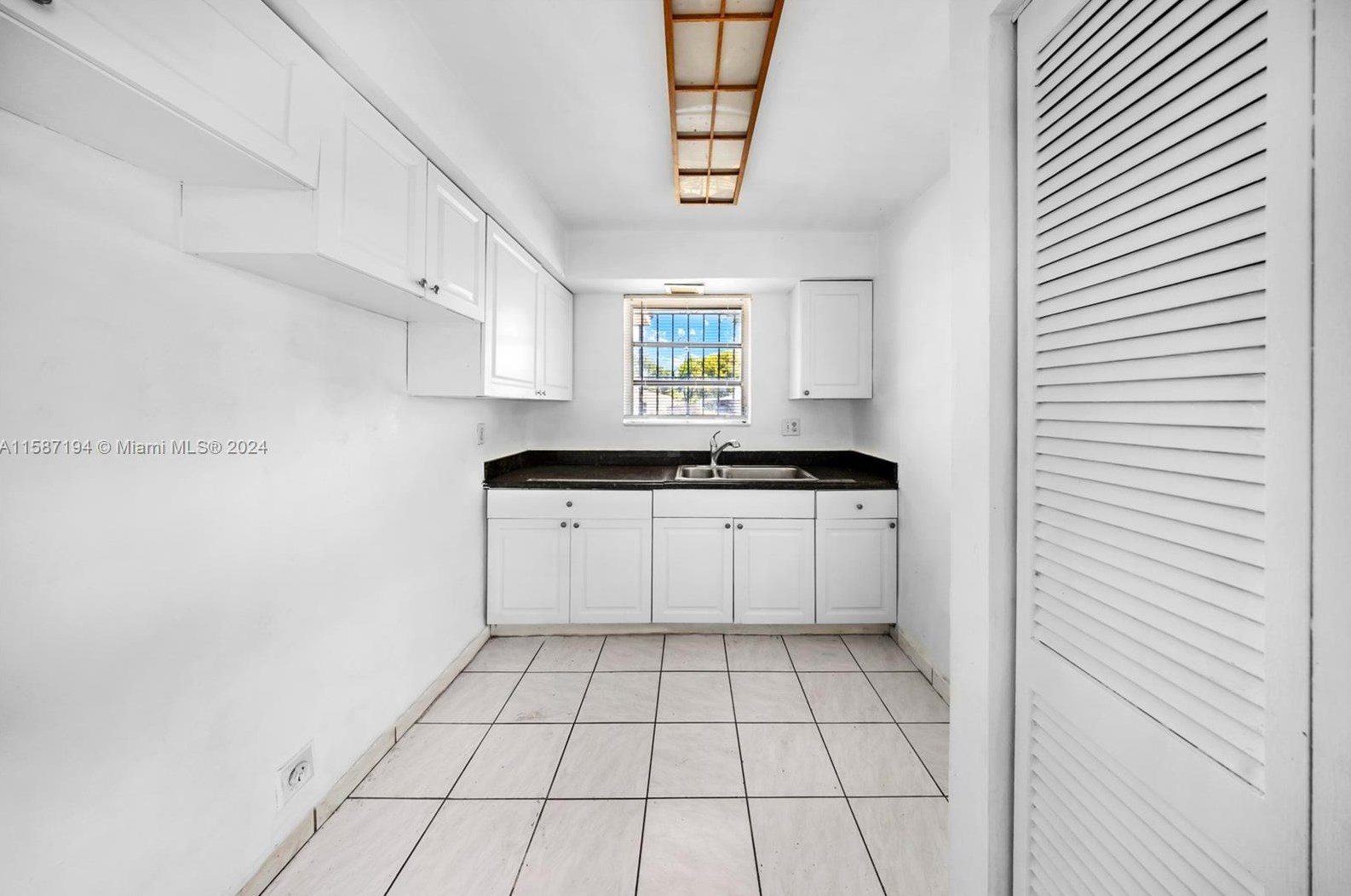 654 35 St, Hialeah FL  33012-4828 exterior