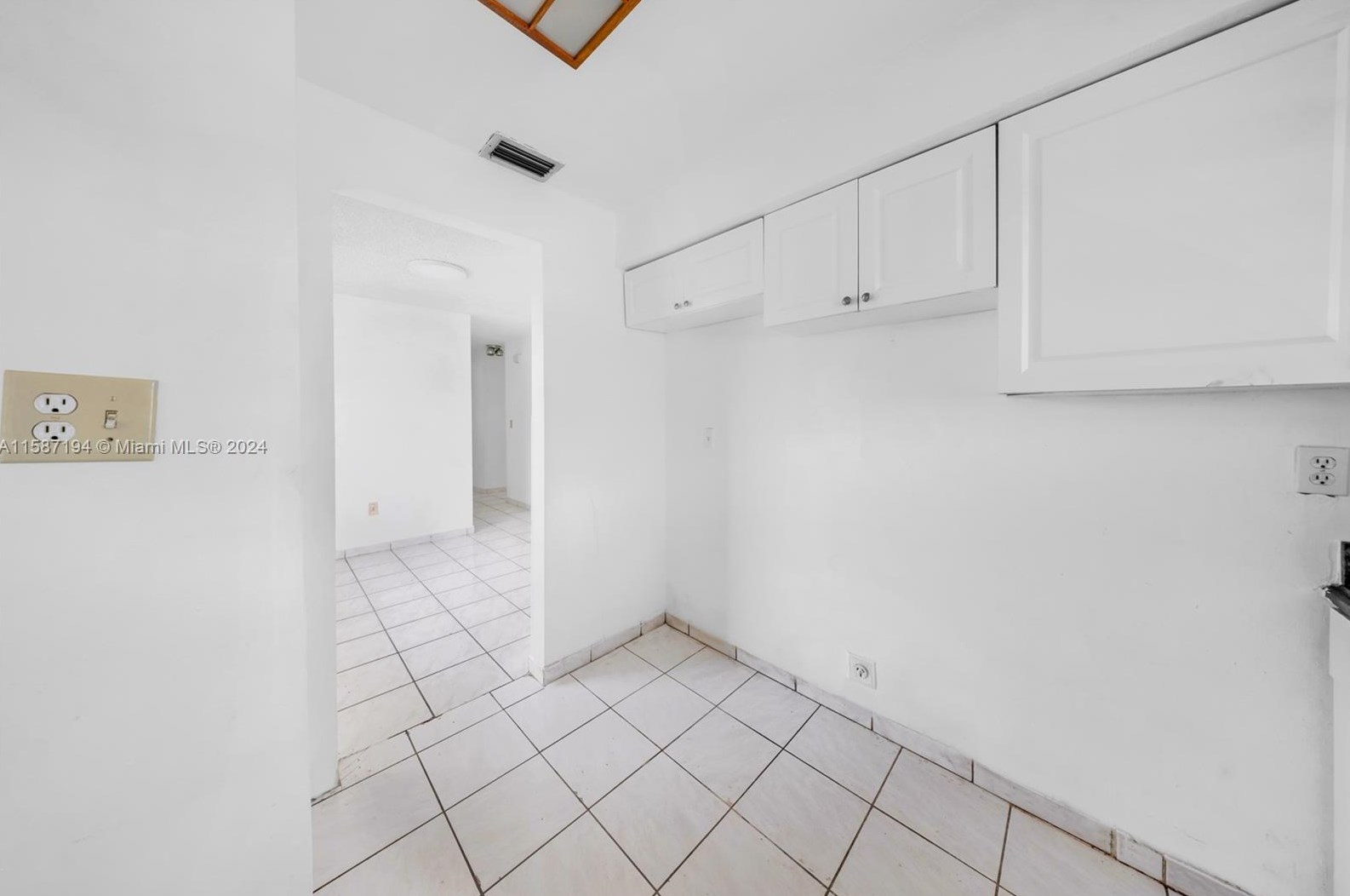 654 35 St, Hialeah FL  33012-4828 exterior