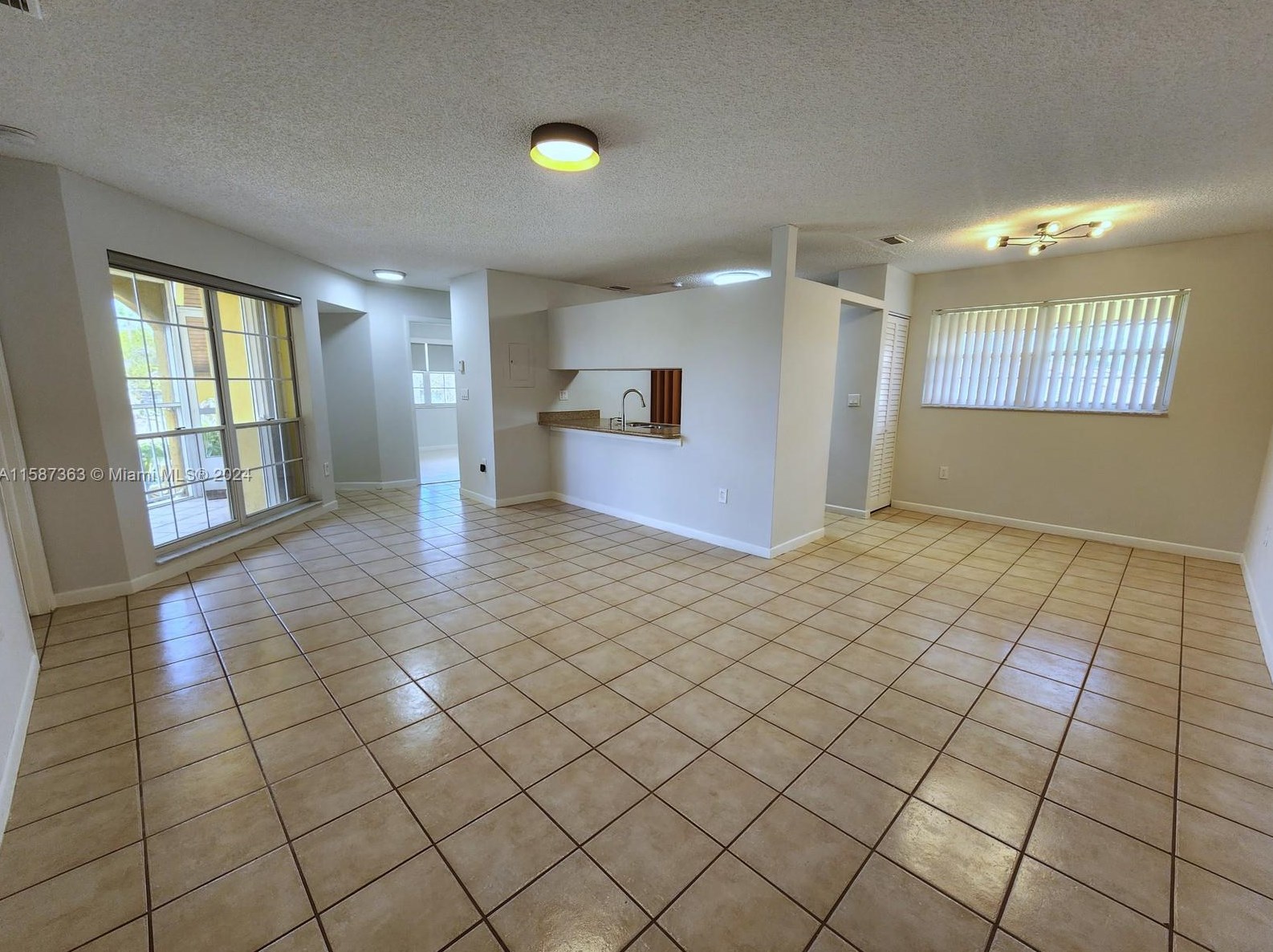 15655 74th Circle Dr, Miami, FL 33193-3360
