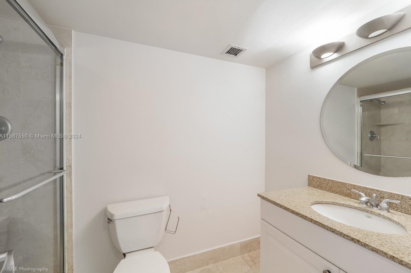 1420 Brickell Bay Dr, Miami FL  33131-3606 exterior