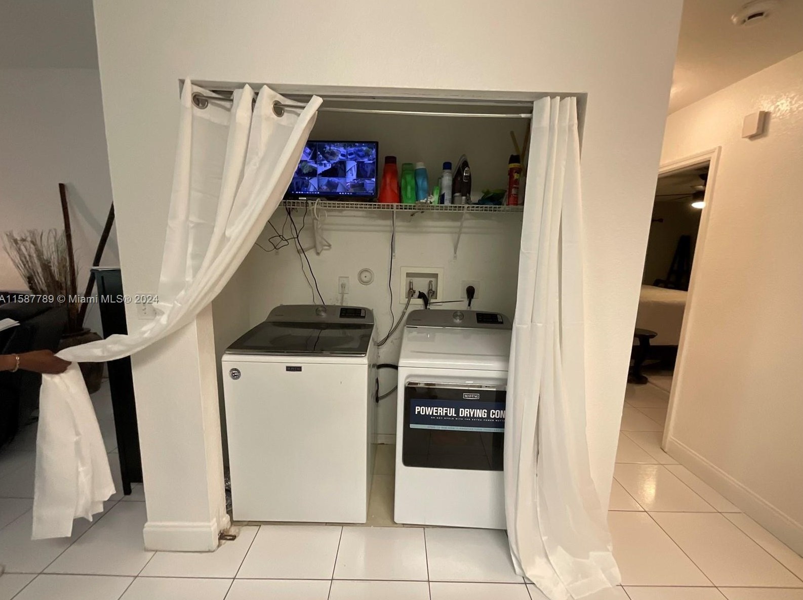 2220 Cody St, Hollywood FL 33021-2139 exterior