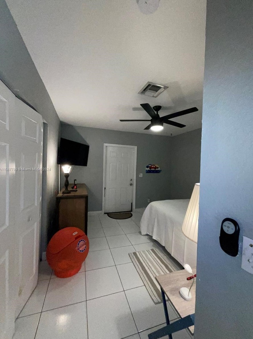 2220 Cody St, Hollywood FL 33021-2139 exterior