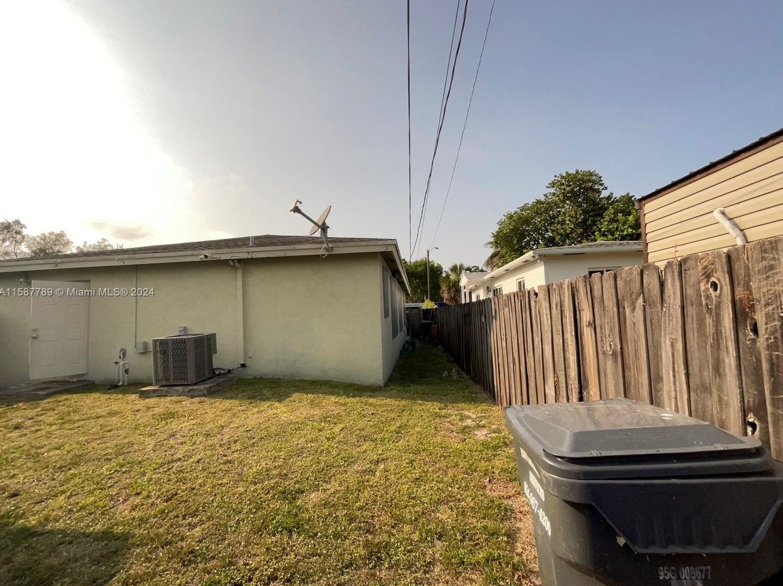 2220 Cody St, Hollywood FL 33021-2139 exterior