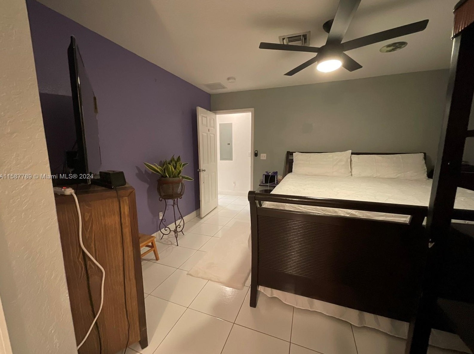 2220 Cody St, Hollywood FL 33021-2139 exterior