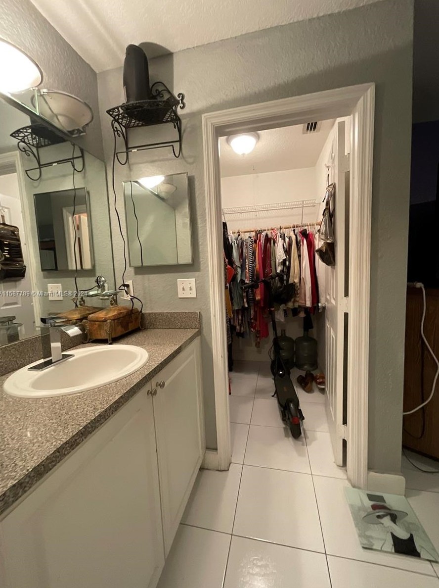 2220 Cody St, Hollywood FL 33021-2139 exterior